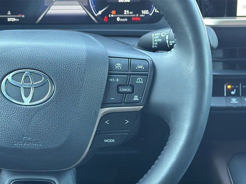 Used 2023 Toyota Crown Limited image 19