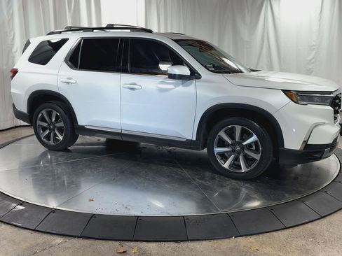 Used 2023 Honda Pilot Touring image 2