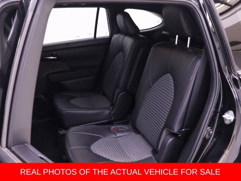 Used 2023 Toyota Highlander XSE FWD image 10