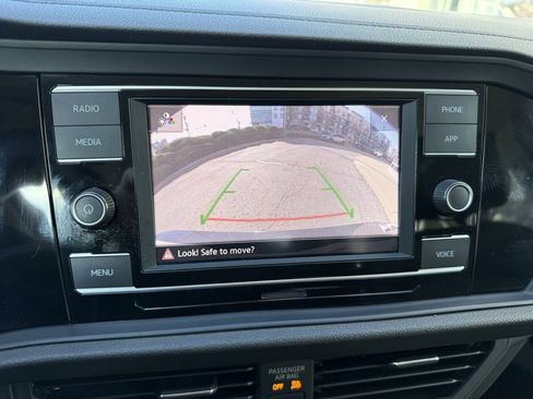 Used 2024 Volkswagen Jetta SE image 5