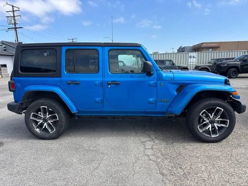 Used 2024 Jeep Wrangler Unlimited AWD/4WD image 4