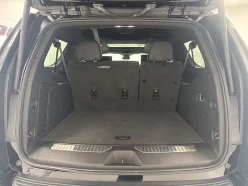 Used 2024 Chevrolet Suburban High Country AWD/4WD image 33