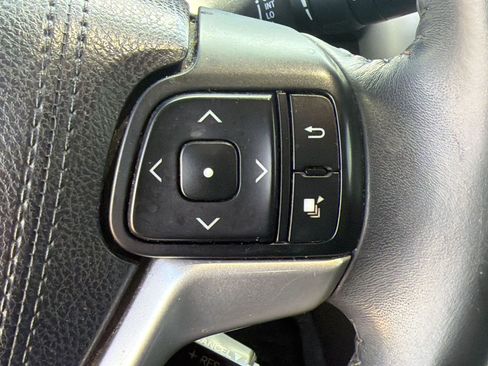 Used 2016 Toyota Highlander XLE FWD image 17