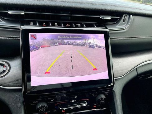 Used 2022 Jeep Grand Cherokee L Limited image 21