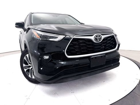Used 2022 Toyota Highlander XLE FWD image 7
