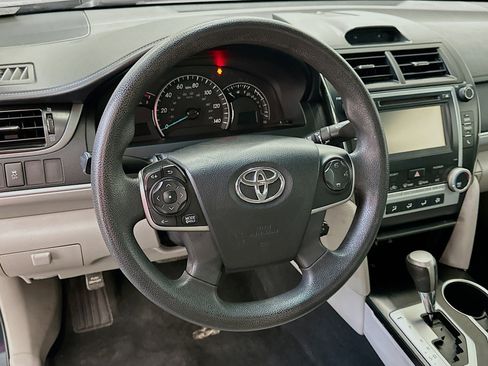 Used 2014 Toyota Camry LE FWD image 18
