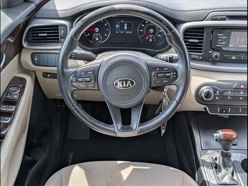 Used 2016 Kia Sorento FWD w/ LX Convenience Package image 8