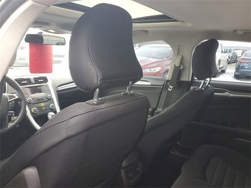 Used 2016 Ford Fusion SE image 9