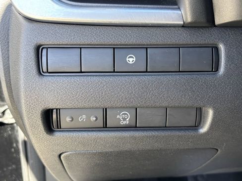 Used 2023 Nissan Rogue SV image 18