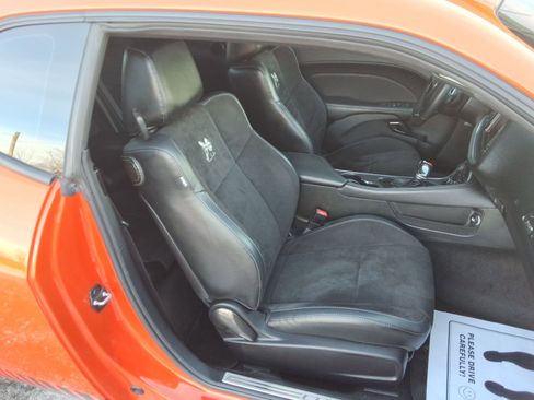 Used 2016 Dodge Challenger R/T Scat Pack w/ Leather Interior Group image 30
