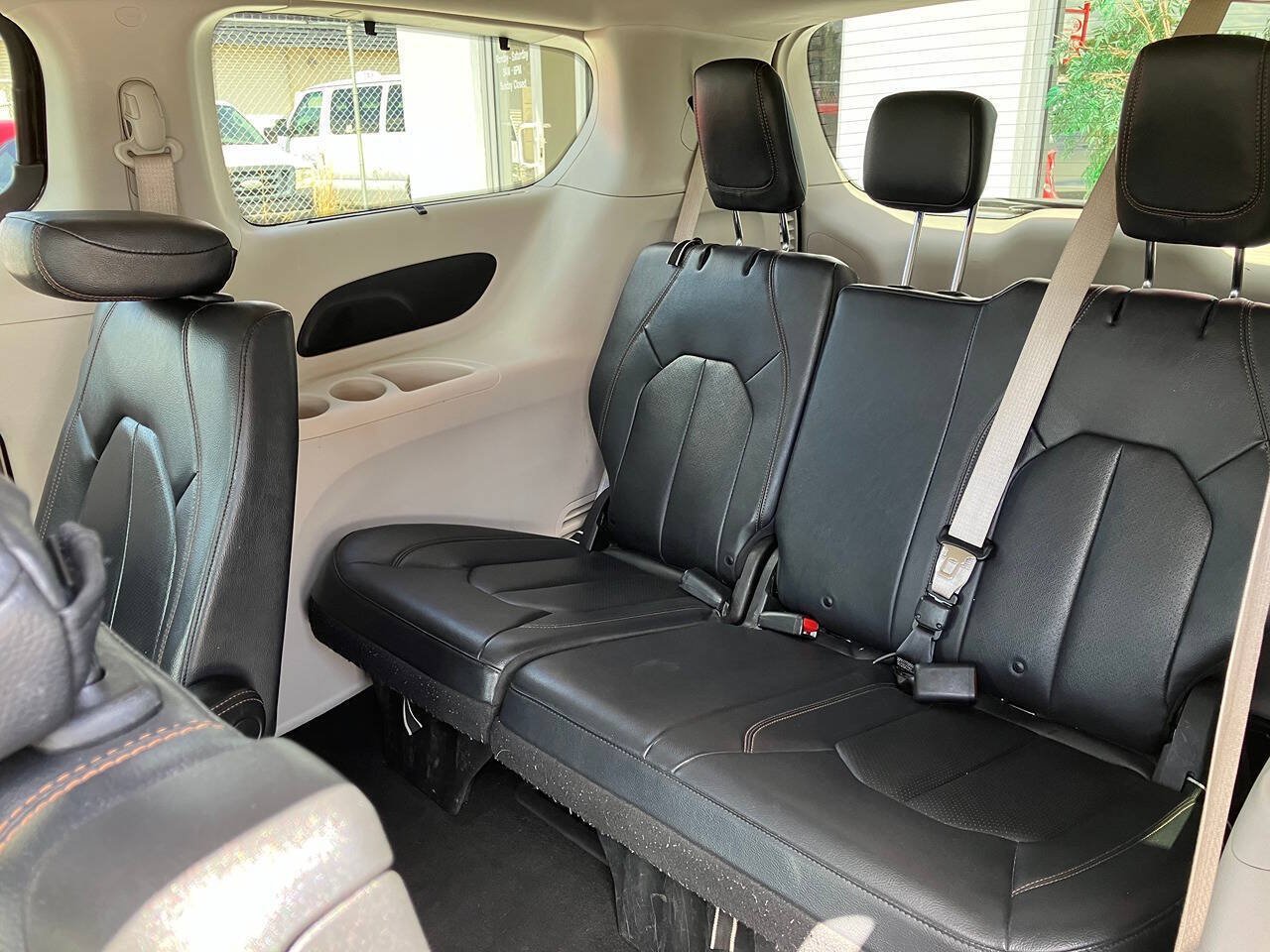 Used 2019 Chrysler Pacifica Touring-L FWD image 12