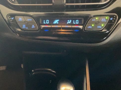 Used 2018 Toyota C-HR XLE FWD image 16