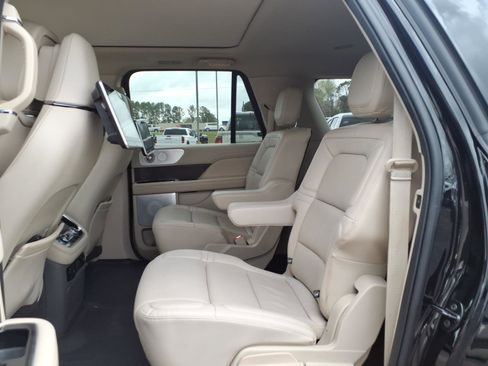 Used 2021 Lincoln Navigator L Reserve w/ Luxury Package image 23