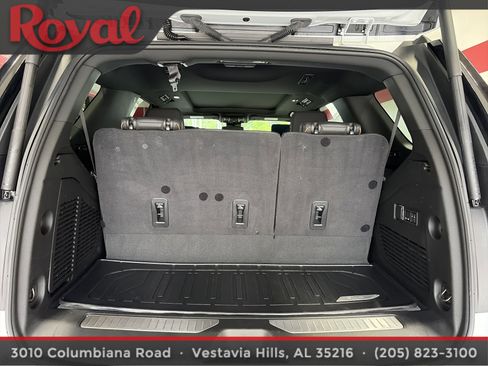 Used 2024 GMC Yukon AT4 w/ Technology Package AWD/4WD image 4