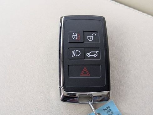 New 2025 Land Rover Range Rover Long Wheelbase SE AWD/4WD image 29