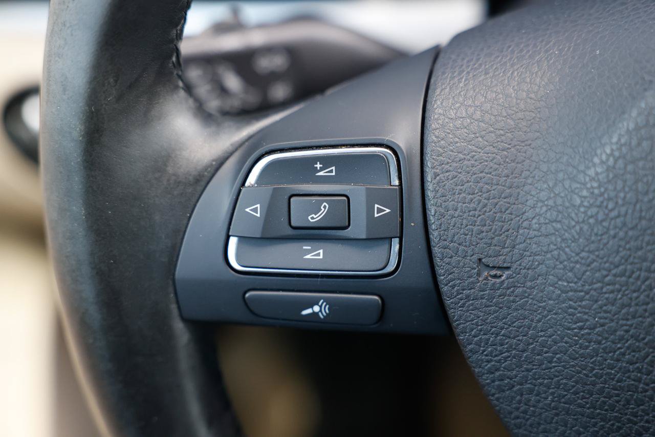 Used 2013 Volkswagen Eos Komfort FWD image 30