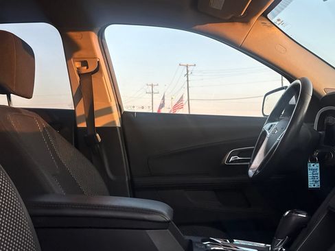Used 2017 Chevrolet Equinox LT FWD image 30