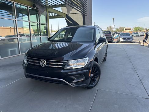 Used 2020 Volkswagen Tiguan S image 2