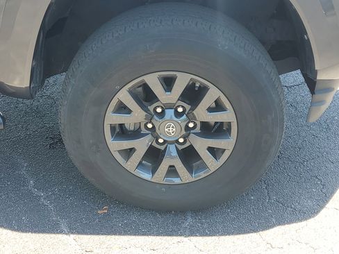 Certified 2021 Toyota Tacoma SR5 RWD image 7