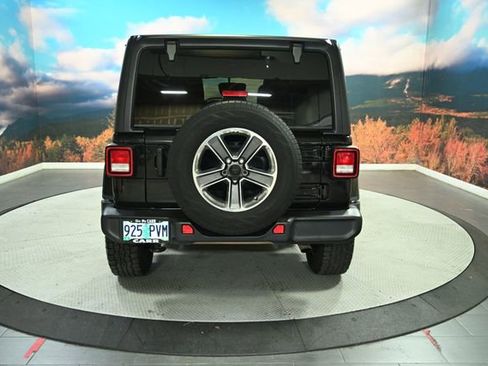 Used 2021 Jeep Wrangler Unlimited Sahara image 6