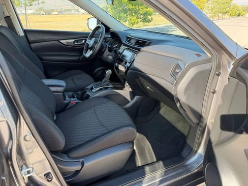 Used 2020 Nissan Rogue SV AWD/4WD image 16