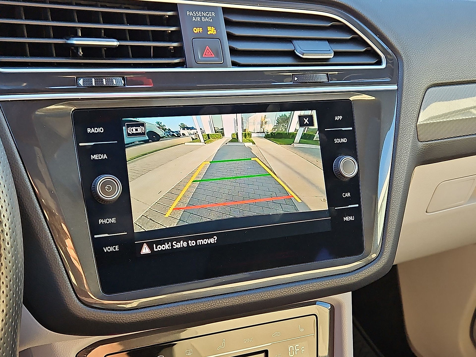 Certified 2024 Volkswagen Tiguan SE R-Line w/ MDO Package, Three-Row FWD image 18