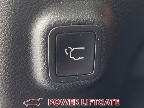 Used 2019 Jeep Cherokee Latitude Plus w/ Comfort/Convenience Group image 30