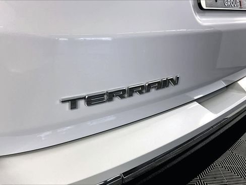 Used 2021 GMC Terrain SLT FWD image 30