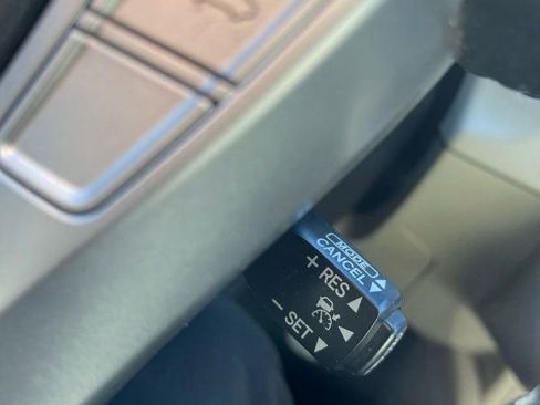 Used 2014 Toyota Prius V Five image 20