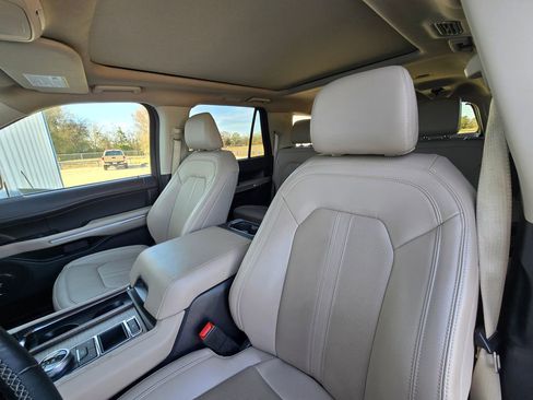 Used 2024 Ford Expedition Max Limited image 11