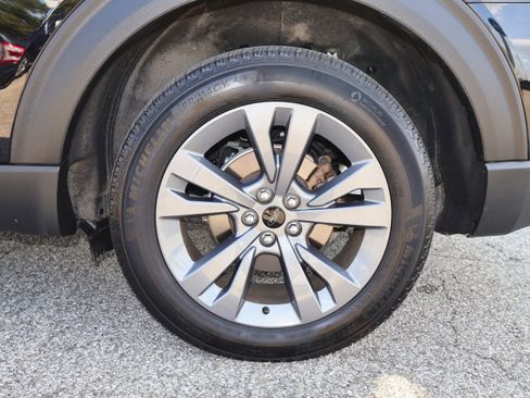 Used 2023 Ford Explorer XLT w/ Equipment Group 202A image 31