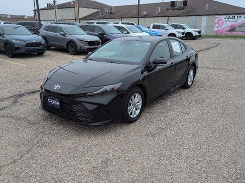Used 2025 Toyota Camry LE FWD image 14