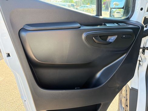 Used 2022 Mercedes-Benz Sprinter 2500 image 13