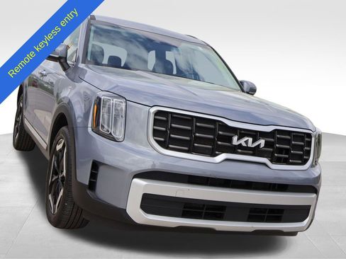 Used 2025 Kia Telluride S FWD image 6