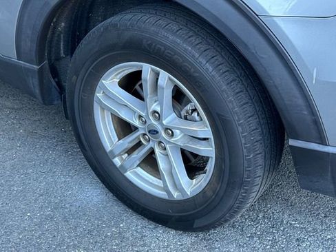 Used 2021 Ford Explorer XLT AWD/4WD image 3