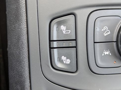 Used 2022 GMC Terrain SLE w/ Driver Convenience Package FWD image 26