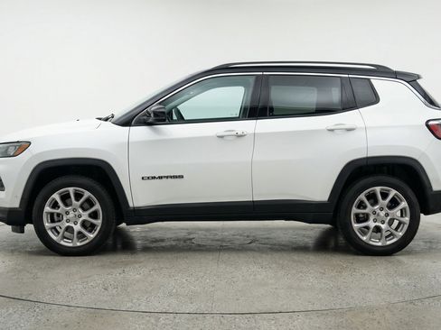 Used 2025 Jeep Compass Limited image 5