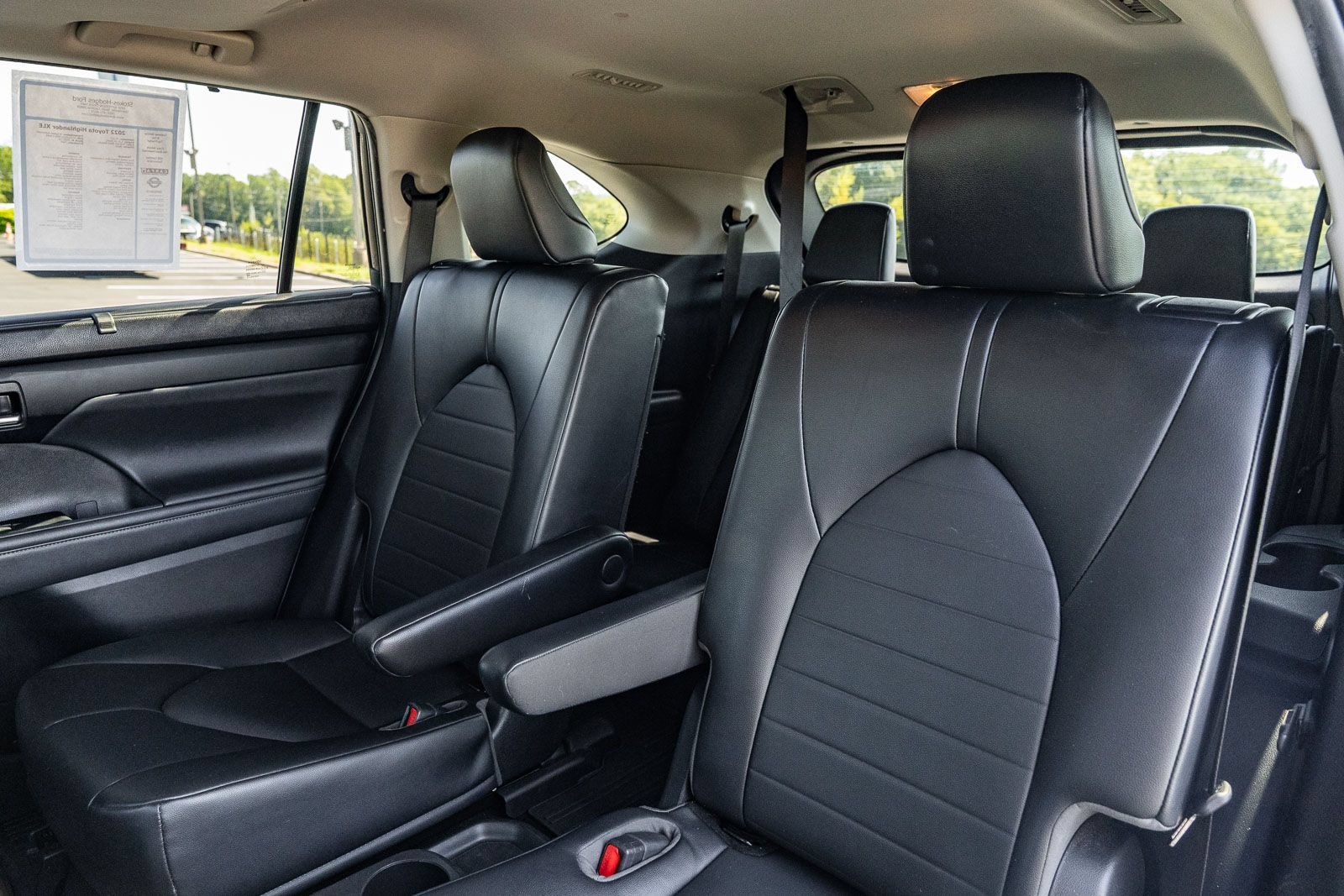Used 2022 Toyota Highlander XLE FWD image 18