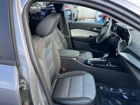 Used 2025 Chevrolet Trax LT image 65