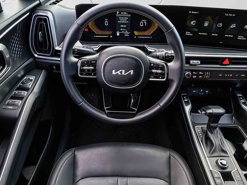 Certified 2025 Kia Sorento S image 16