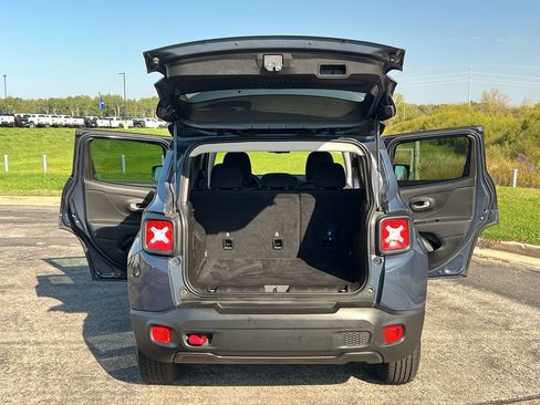 Used 2023 Jeep Renegade Trailhawk image 39