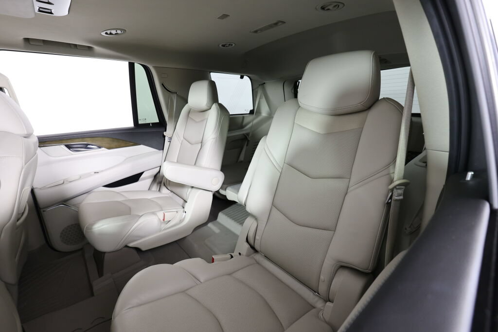 Used 2020 Cadillac Escalade Luxury AWD/4WD image 17