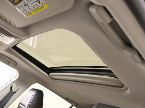 Used 2020 Toyota RAV4 XLE Premium AWD/4WD image 15