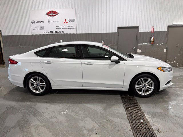 Used 2018 Ford Fusion SE w/ Fusion SE Technology Package FWD image 2
