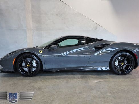 Used 2022 Ferrari F8 Tributo RWD image 2