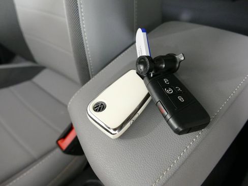 Used 2024 Volkswagen Taos SE w/ Panoramic Sunroof Package image 22