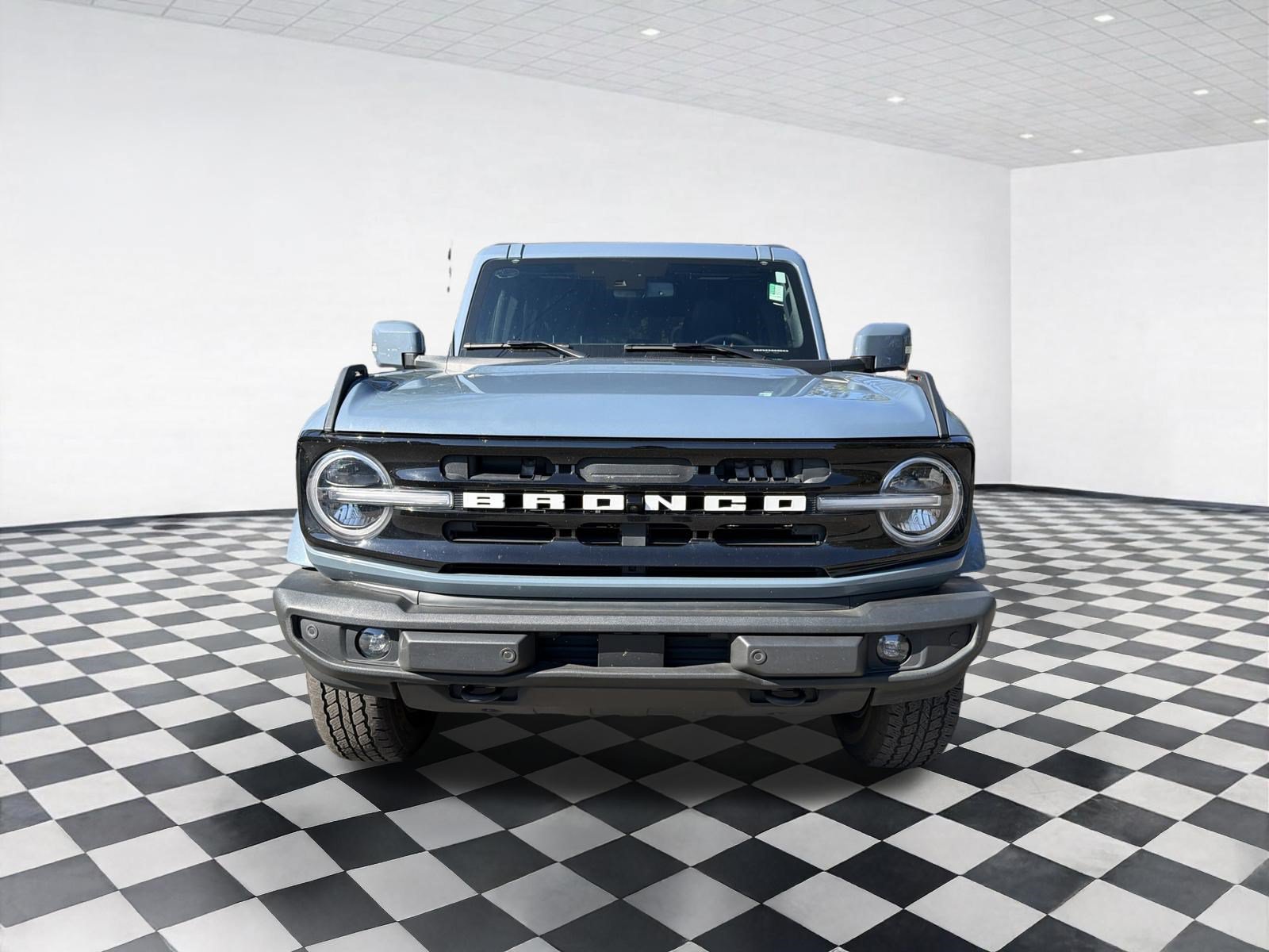 Used 2025 Ford Bronco Outer Banks AWD/4WD image 2