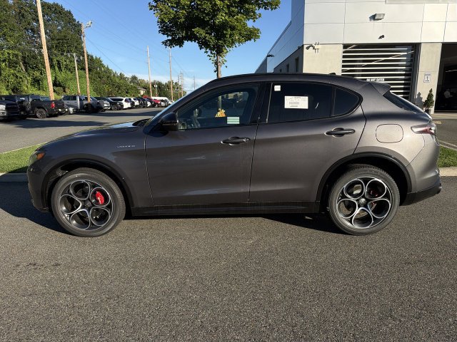 New 2026 Alfa Romeo Stelvio Sprint w/ Convenience Package AWD/4WD image 5