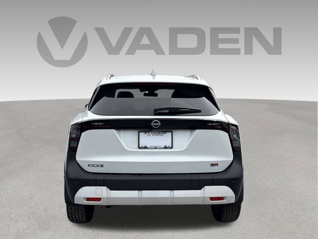 Used 2025 Nissan Kicks SR FWD image 17