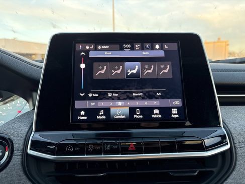 Used 2025 Jeep Compass Latitude image 14